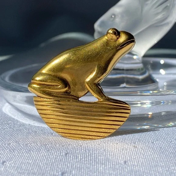 Metropolitan Museum of Art MMA Pahma Gold Frog Brooch Vintage Rare - Picture 1 of 13